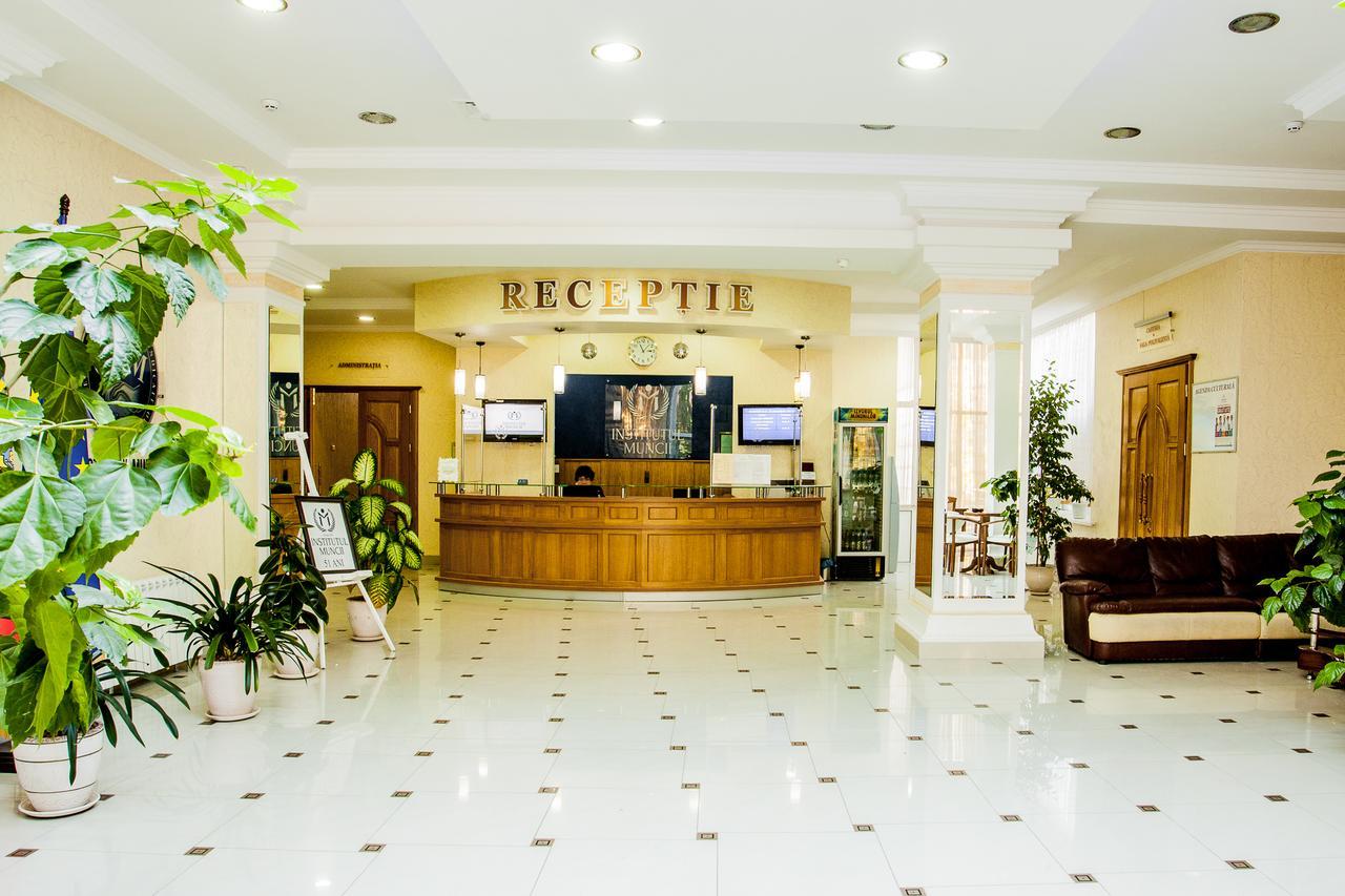 Institutul Muncii Hotell Chişinau Exteriör bild