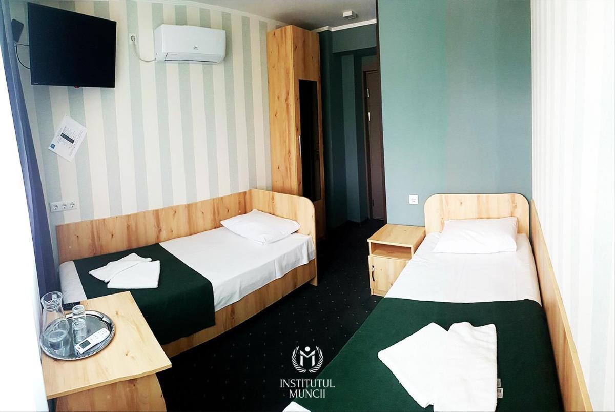 Institutul Muncii Hotell Chişinau Exteriör bild